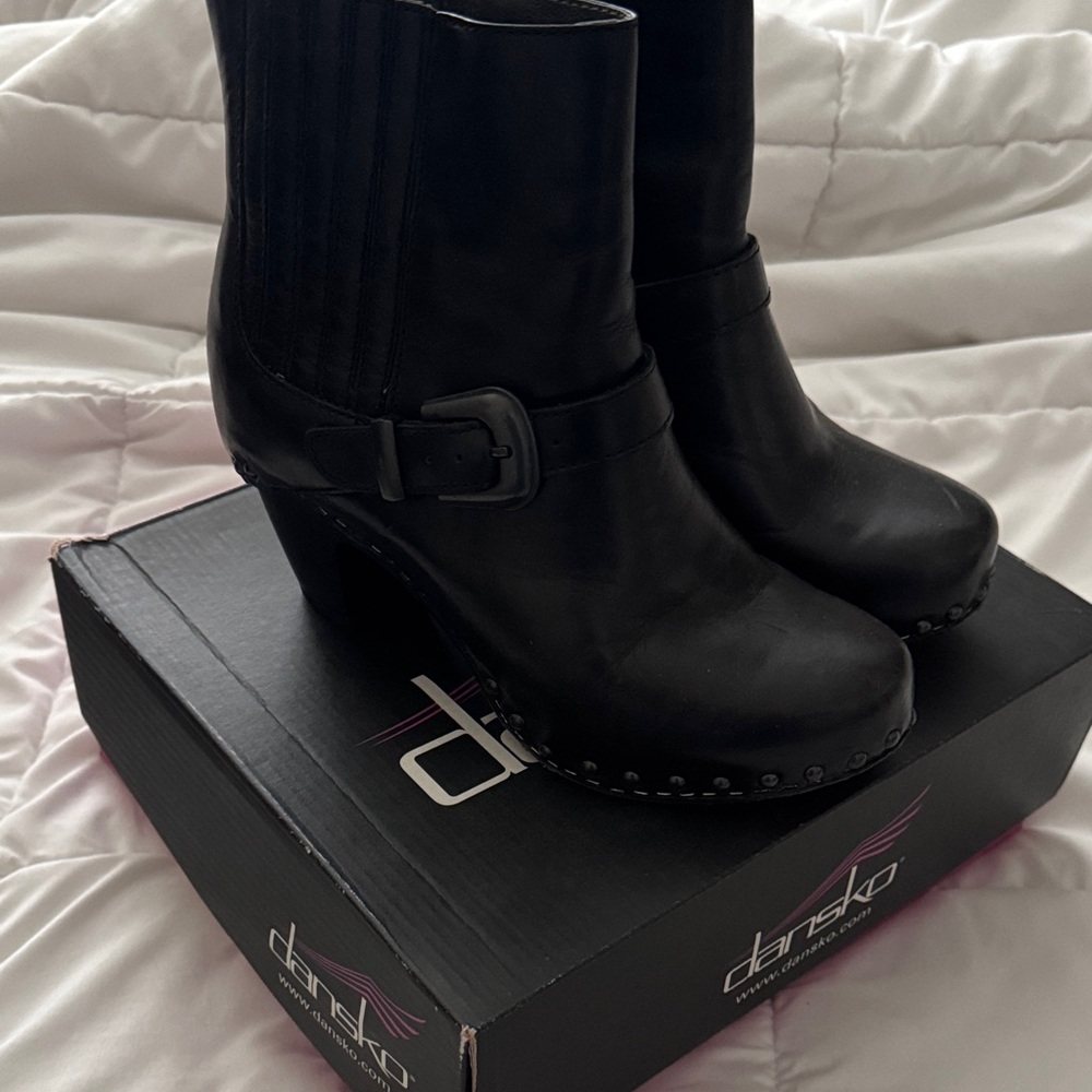 Dansko Black Women's Mules & Clogs